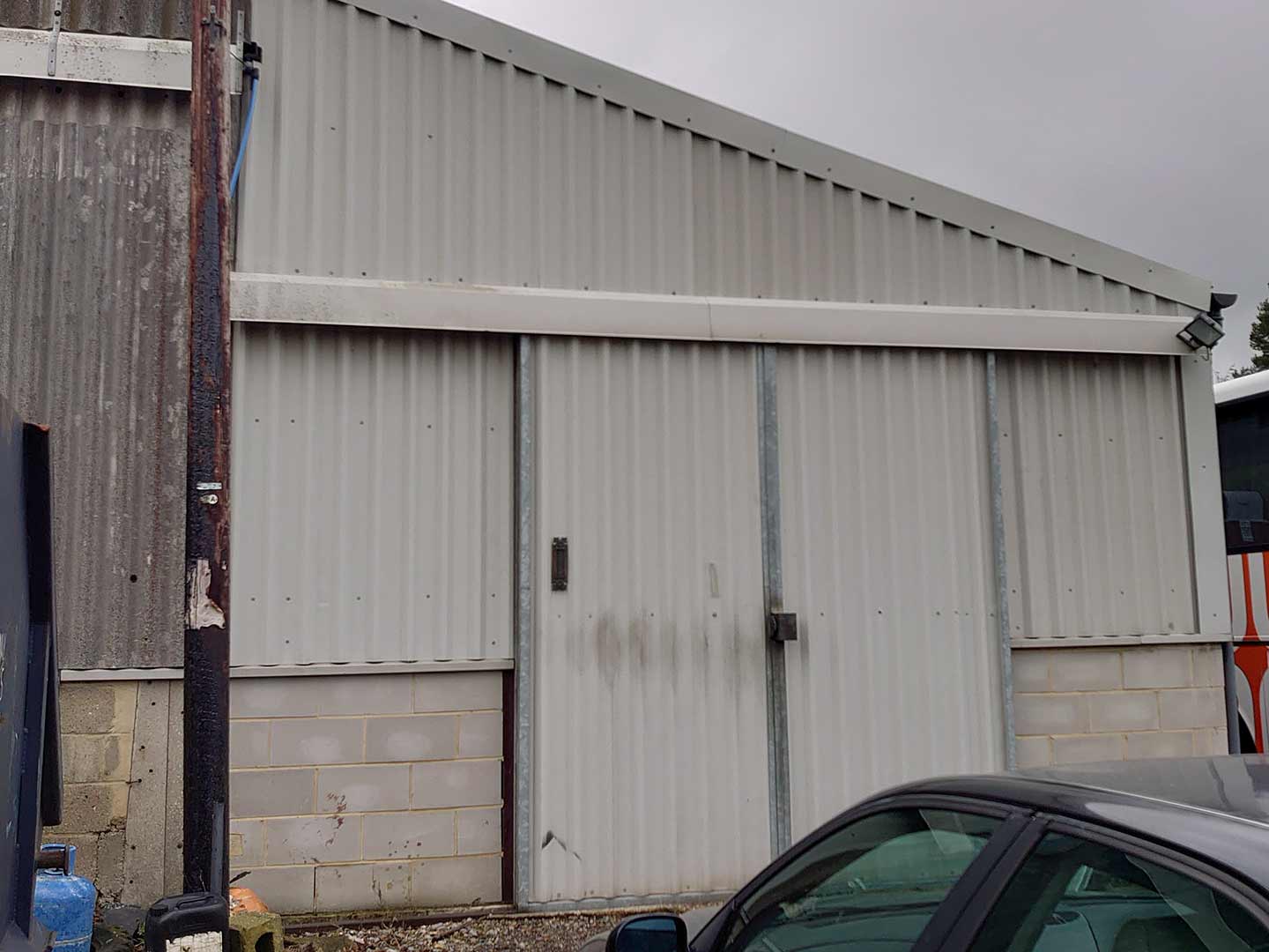 The front of our workshop, where most of our work in producing and machining parts is done. Take a look!